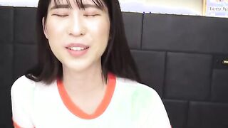 Hitomi Kanzaki is back and shows us her oral sex skillz