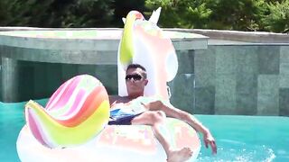 Georgous Bae Akira May give rimjob at the swimming pool