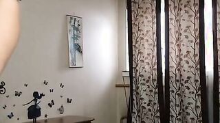 Hot Chick loves masturbating with her dildo