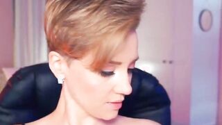 Super Cunt With Mouth Toys her Booty and Snatch