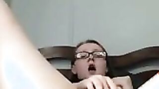 Nerdy Chick fucks her wet pussy on webcam