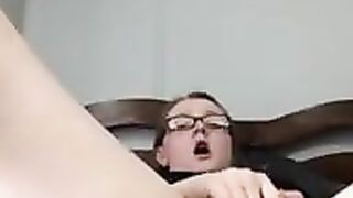 Nerdy Chick fucks her wet pussy on webcam