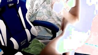Gamer pussy with mouth spreads her legs for a solo