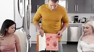 Stepbrother Is Thankful For His Penis - S22:E3
