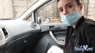 stranger help twat with mouth to lift her heavy bags in exchange