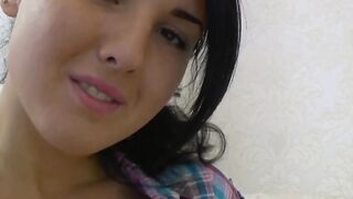 Hot Goddess Gets Nude off her Beauty Jeans