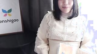 Ryo Izumi takes off her dress and reveals a chubby figure 2