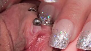 Strokies Exotic Shavelle Love Puts Her Fingers to Work