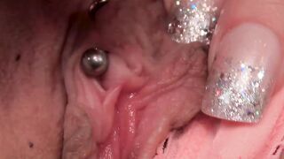 Strokies Exotic Shavelle Love Puts Her Fingers to Work