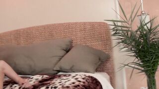 Strokies Exotic Shavelle Love Puts Her Fingers to Work