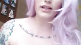 Naughty Babe fucks her wet pussy with a dildo