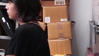 beauty Thief makes a Deal with the Security Officer