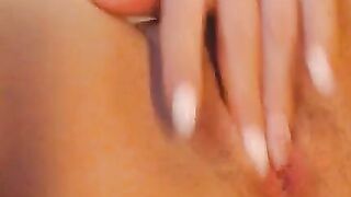 Lovely Chick dildoes her wet pussy