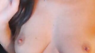Lovely Chick dildoes her wet pussy