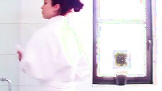 Shake The Snake - Red Head Babe Have Shower Masturbation