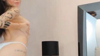 Sexy Babe Solo Clit Stimulation With Her Toy