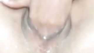 Close Up squirting and fingering with Lush