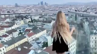 PUBLIC RISKY SEX SHOWING PUSSY IN THE TR