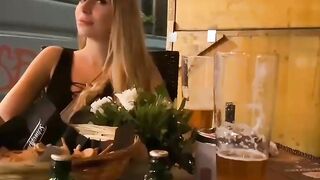 PUBLIC RISKY SEX SHOWING PUSSY IN THE TR