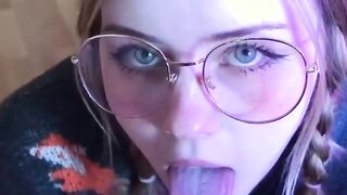 Schoolgirl got a Mouthful of Cum