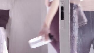 A GIRL KNOWS Stella & Mia Are Making Out After