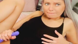 Blonde Naughty Babe Rubbing Her Sweet Pussy