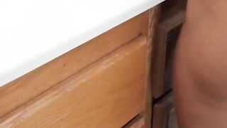 Reality Kings - Gia Derza Surprises Daizy Cooper Into The Shower With Some Snatch Eating