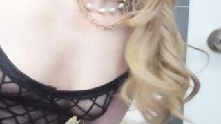 White Chick Fucks Her Both Holes With Toy