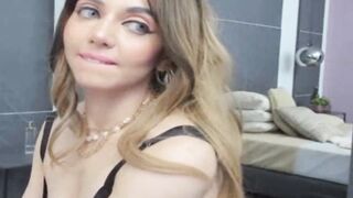 White Chick Fucks Her Both Holes With Toy