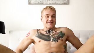Quick Morning Sex with a Broken Bed