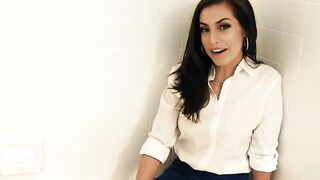PropertySex Flirty Real Estate Agent comes Highly Recommended