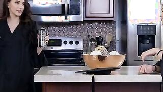 Stepsisters Graduation Day - S17:E4