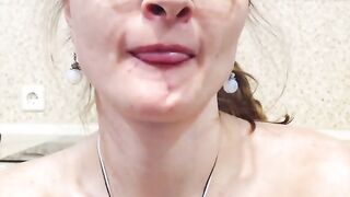 Stepmom into pantyhose uses a black sex sex toy