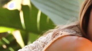 Cute teens red head makes her Hottie ass jiggle as she masturbates