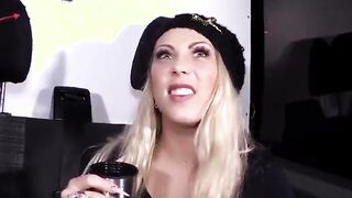 BUMS BUS - Long Booty Hot Mia Blow Takes It