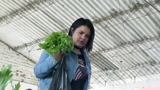 CarneDelMercado - Xiomara Soto Bombshell Colombian Dark Haired Getting Picked Up