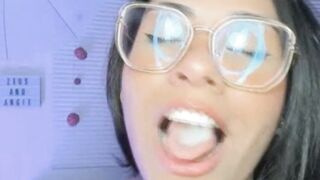 Nerd Babe Loves To Do Deepthroat Cock