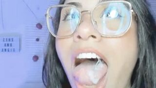 Nerd Babe Loves To Do Deepthroat Cock