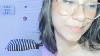 Nerd Babe Loves To Do Deepthroat Cock
