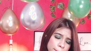 Ginger with vibrator in pussy posing on webcam