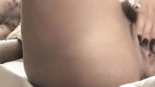 Dusky Hottie Spreads her Vagina