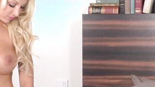 GIGANTIC TIT YOUNG BLONDE PORNSTAR MASTURBATES INTO BED