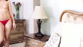 YOUNG DARK HAIRED AMATEUR WITH NATURAL JUGS FINGER FU