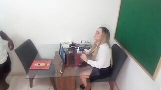 Ninfetinho depressivo deu uma foda com a professorinha e curou