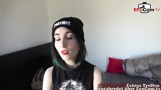 Deutsche punk 19 yo WG Mitbewohnerin zum sex genötigt