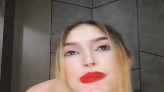 This Babe Loves To Fuck A Big Dildo