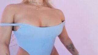 Slim Babe Doing Wild Show
