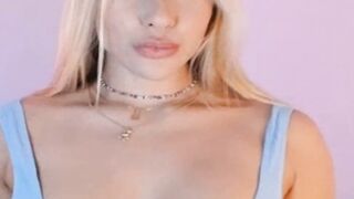 Slim Babe Doing Wild Show