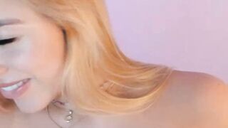Slim Babe Doing Wild Show