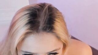 Slim Babe Doing Wild Show